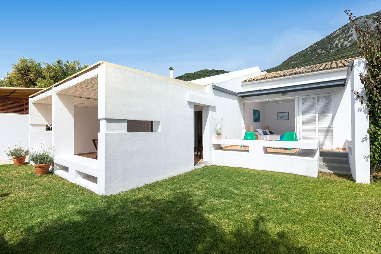 Villa Piedra Del Mar Beachfront By Villa2Be Барбати Экстерьер фото